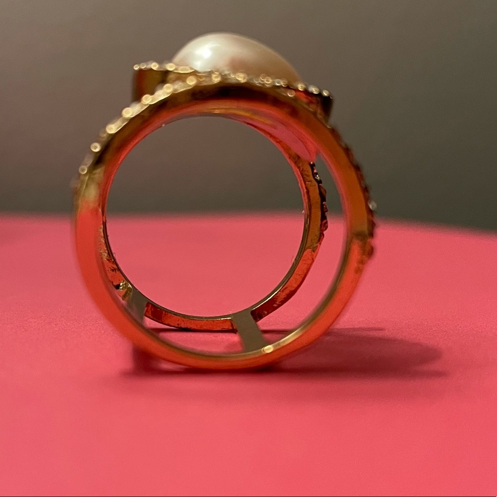 Gold ring - Picture 2 of 3